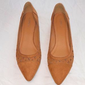 X-Appeal Cute Flat Pointed Shoes .Size 9 Tan .Very Good Condition.